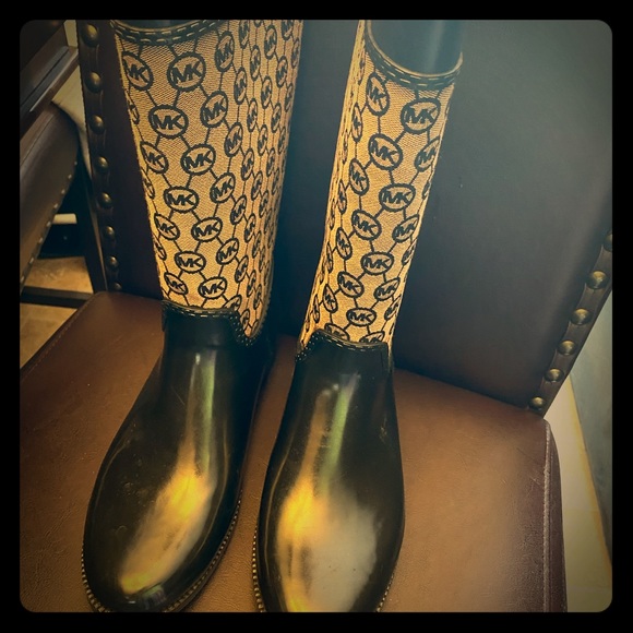Rain boots - Picture 1 of 1
